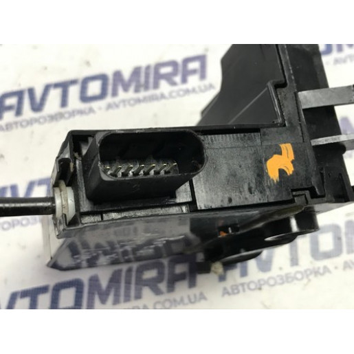 Замок двери задней левой Peugeot 308 2013-2021 9810310180